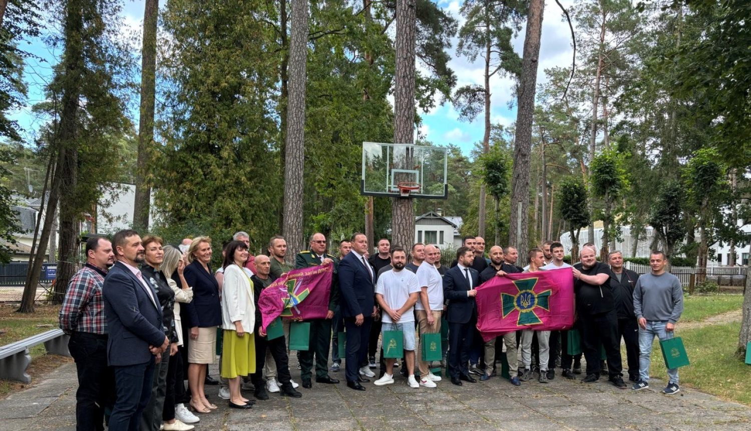 Latvijas Republikas Iekšlietu ministrs Rihards Kozlovskis tikās ar Ukrainas Valsts robežsardzes dienesta amatpersonām, kas Iekšlietu ministrijas veselības un sporta centra nodaļā “Dzintari” saņēma psiholoģiskā atbalsta kursu