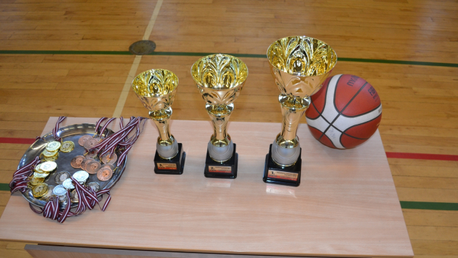 Iekšlietu ministrijas čempionāta sacensību basketbolā komandu apbalvojumi- kausi un medaļas 