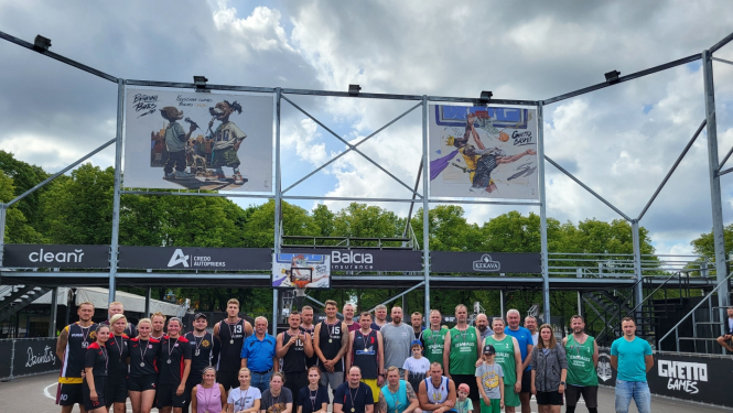 Iekšlietu ministrijas atklātā čempionāta sacensību strītbolā dalībnieku kopbilde