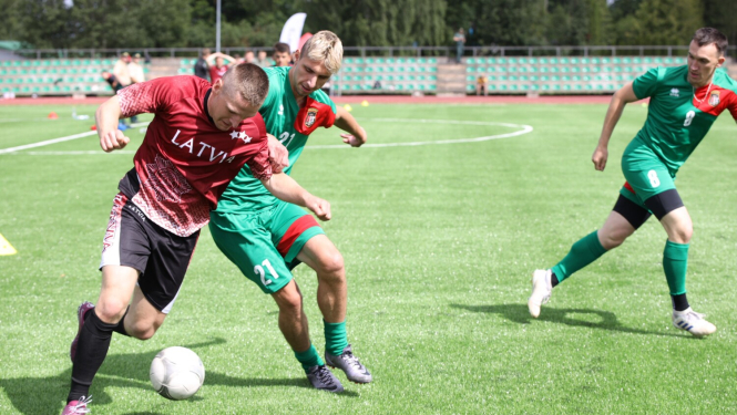 Svinīgi atklātajā Valsts robežsardzes koledžas  Profesionālās un taktiskās apmācības centra stadionā  aizvadītas Iekšlietu ministrijas atklātā čempionāta  sacensības futbolā 