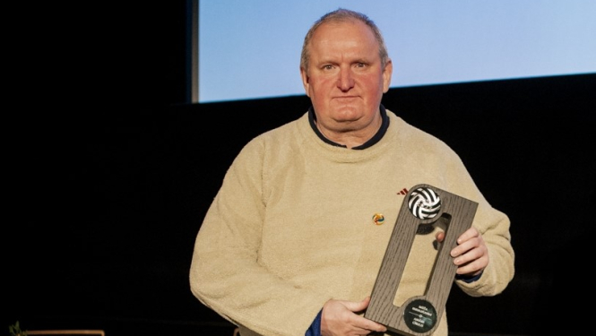 Iekšlietu ministrijas veselības un sporta centra Sporta nodaļas vadītājs Ainars Cīrulis saņēma balvu “Mūža ieguldījums” volejbolā