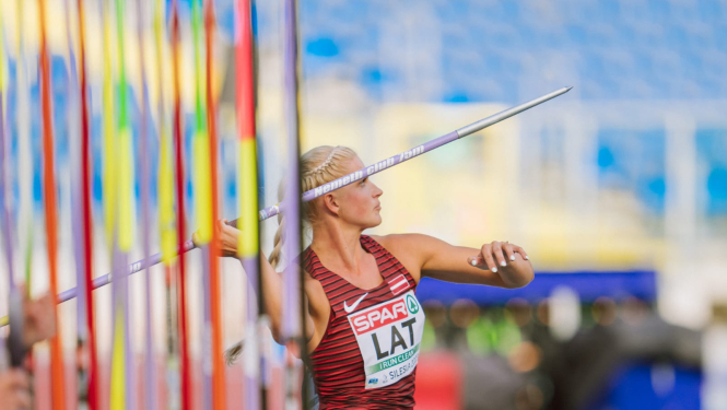 Iekšlietu ministrijas veselības un sporta centra profesionālā sportiste Līna Mūze met šķēpu