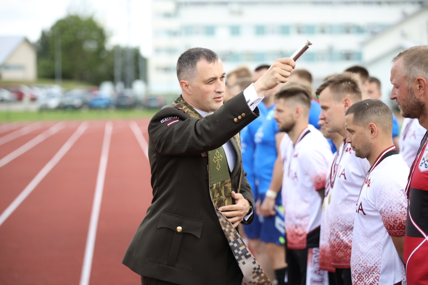Svinīgi atklātajā Valsts robežsardzes koledžas Profesionālās un taktiskās apmācības centra stadionā aizvadītas Iekšlietu ministrijas atklātā čempionāta sacensības futbolā