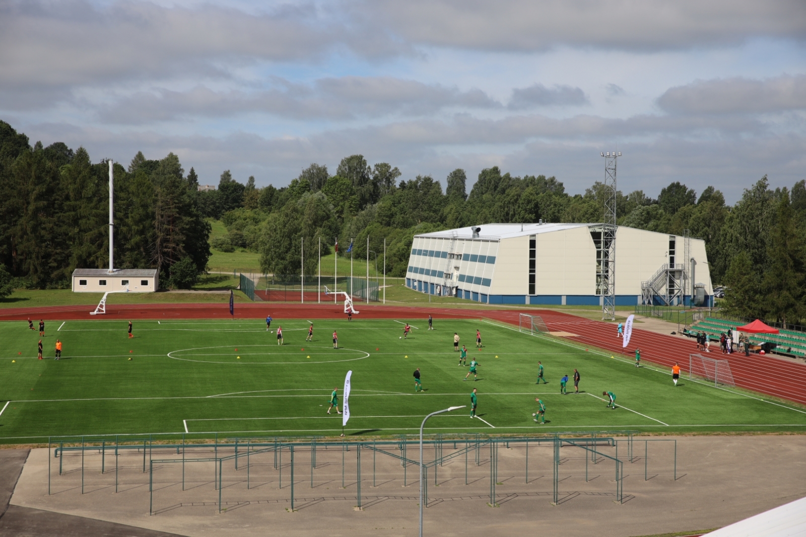 Valsts robežsardzes koledžas Profesionālās un taktiskās apmācības centra stadionā aizvadītas Iekšlietu ministrijas atklātā čempionāta sacensības futbolā