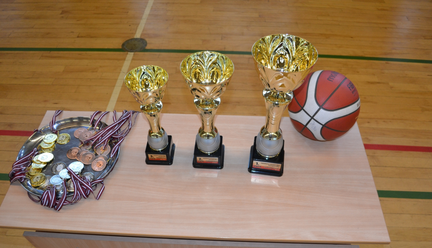 Iekšlietu ministrijas čempionāta sacensību basketbolā komandu apbalvojumi- kausi un medaļas 