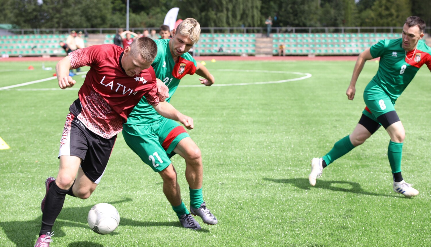 Svinīgi atklātajā Valsts robežsardzes koledžas  Profesionālās un taktiskās apmācības centra stadionā  aizvadītas Iekšlietu ministrijas atklātā čempionāta  sacensības futbolā 